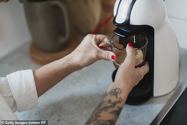 Many people advised the mother to deep clean her machine, while others thought the worms would turn into flies and go away on their own.