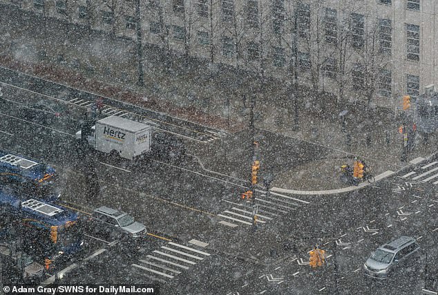 A mix of sleet and snow falls in downtown Brooklyn on January 25, 2023, but according to the 10-day forecast, cold temperatures are expected but no sign of snow.