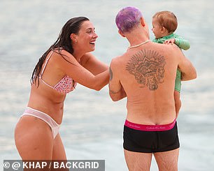 1675131759 54 RHCP Flea chats with bikini clad women at Bondi Beach Sydney