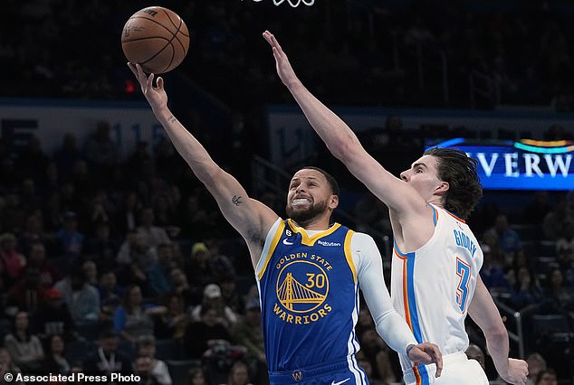 Warriors guard Stephen Curry (30) shoots in front of Oklahoma City guard Josh Giddey (3).