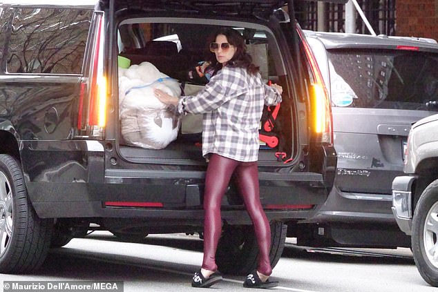 Hilaria Baldwin, 39, was photographed unloading her car at the family home after a short drive.