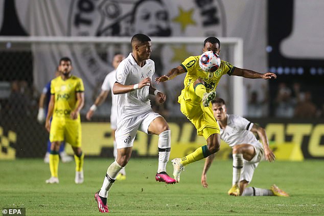 Gabriel has made 100 appearances in all competitions for Alvinegro since joining in 202