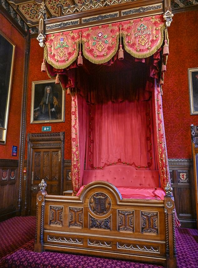 King Carlos III can take advantage of the once-in-a-lifetime opportunity to sleep in a unique bedroom in the Parliament on the eve of his coronation