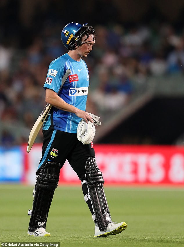 A dejected Adam Hose leaves the field after the Strikers lost by eight runs to the Stars in front of a healthy crowd at the Adelaide Oval.