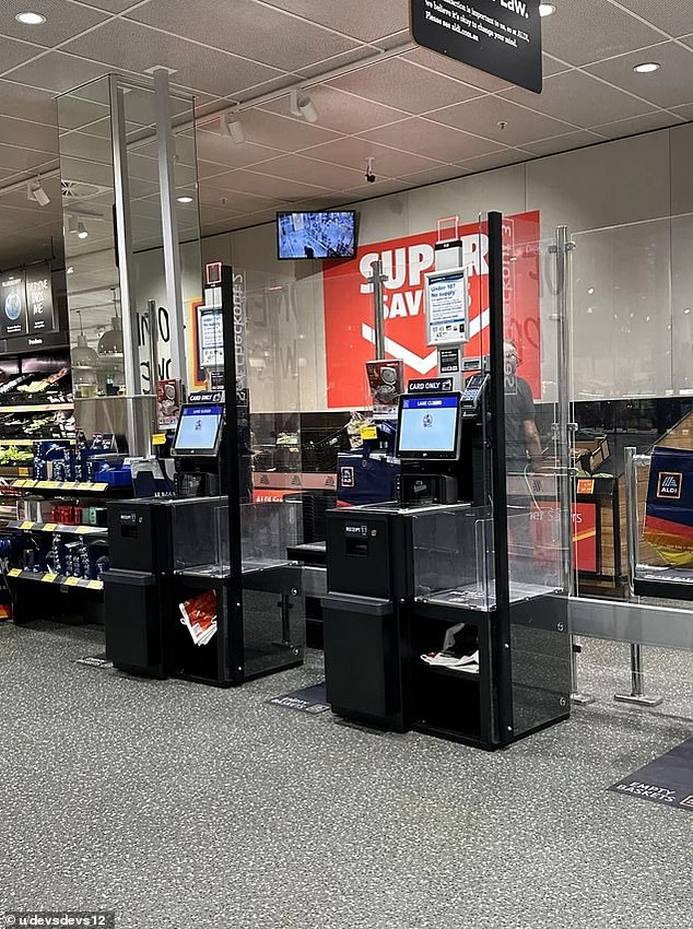 Australian online shoppers are divided over Aldi's new self-service checkouts.  Many customers favor them because they find that checkout staff scan their purchases too quickly.