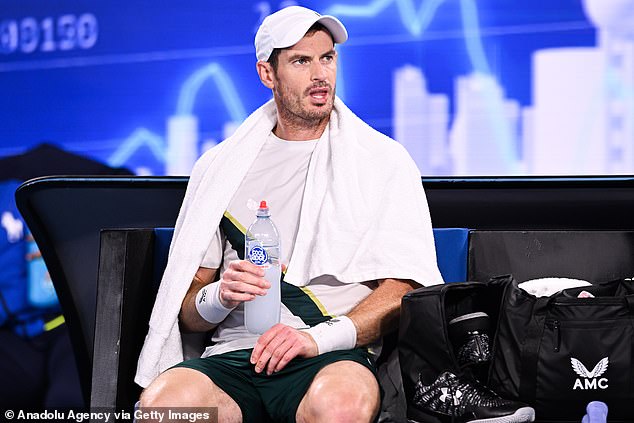 Andy Murray criticized the Australian Open organizers, describing the late schedule as a 