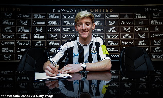 Newcastle have completed the signing of Anthony Gordon from Everton in a £40m deal