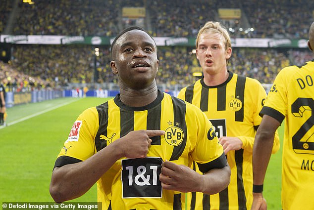 Borussia Dortmund wonderkid Youssoufa Moukoko set to sign new four year
