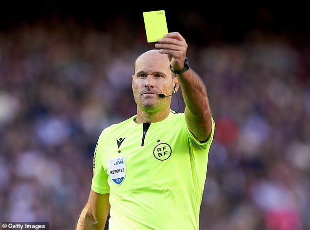 Antonio Mateu Lahoz showed 15 yellow cards in Barcelona's tie with Espanyol