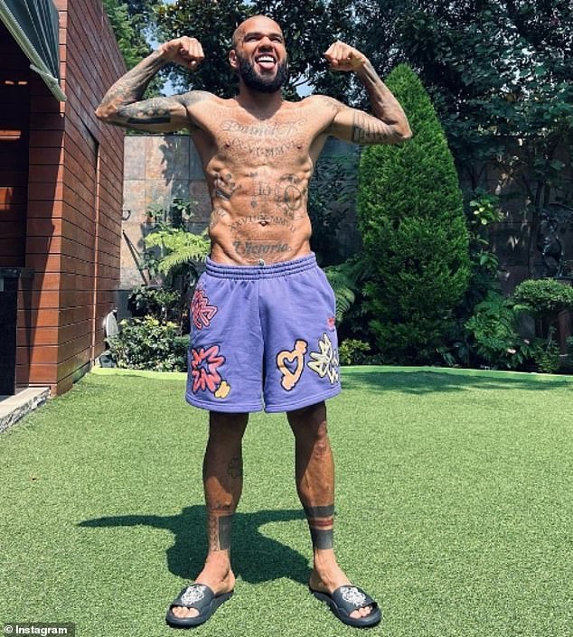 The woman who accused Dani Alves of sexual assault in Barcelona last month identified the Brazilian World Cup star by a tattoo on his abdomen, it has been claimed.