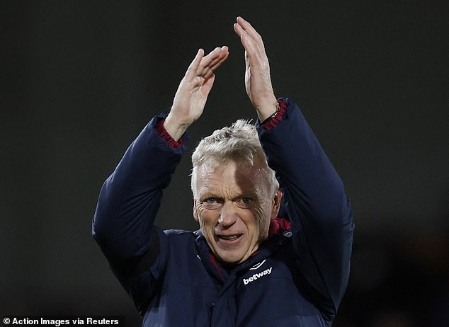 David Moyes celebrates traveling fans after West Ham's 1-0 win over Brentford