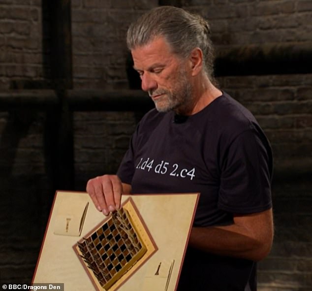 Dragon's Den viewers went wild last night after Bath's David Hawcock turned up at the studio wearing a T-shirt with an unusual equation marked on it.