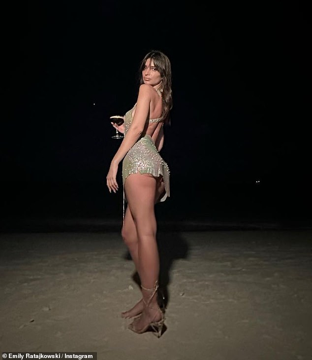 Fit figure: Emily Ratajkowski, 31, showed off her stellar figure while partying on a tropical beach for New Year's Eve on Saturday night