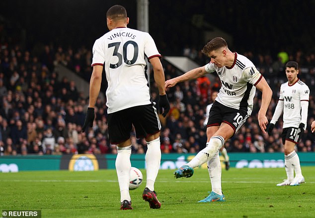 Tom Cairney equalized for Fulham to earn the Premier League side a replay against Sunderland