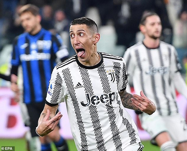 Ángel Di María walks away to celebrate after drawing Juventus in the match