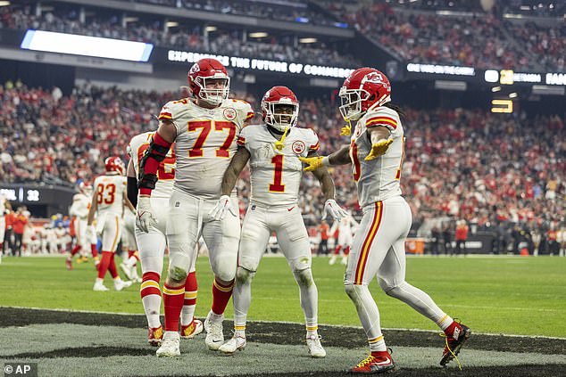 The Kansas Chiefs beat the Las Vegas Raiders 31-13 in Saturday's early game in the NFL