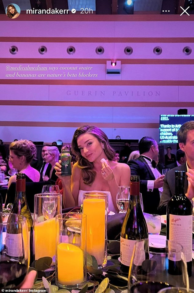 Miranda Kerr brought her own dinner to the lavish, star-studded G'Day USA Gala in Los Angeles over the weekend and munched on a banana at her table.