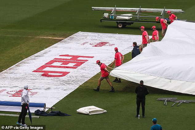 Officials have denied that leaky wet-weather covers were to blame for delays in the rain-affected Sydney cricket ground test between Australia and South Africa, but a major English cricketer has criticized the excuse.