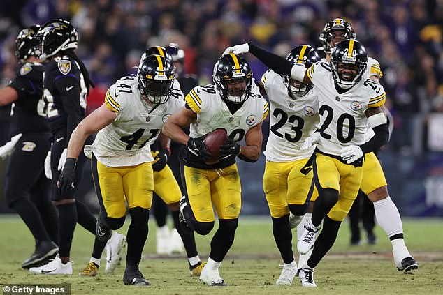 The Pittsburgh Steelers managed to keep their playoff hopes alive for another week on Sunday.