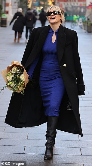 Popup: Radiant Ashley Roberts grabbed a bouquet of flowers