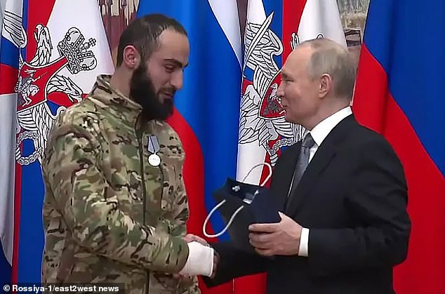 Russian president awards bravery medals to conscripted convicts who served