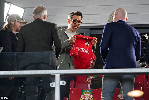 Ryan Reynolds presented BBC pundits with a Wrexham shirt ahead of his team's match on Sunday