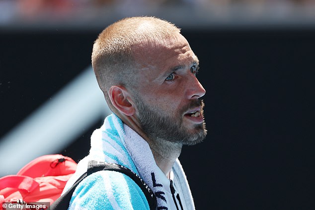 Evans' gracious offer of a banana during the second set may have been his undoing, as his opponent found the energy to close out the match in straight sets.