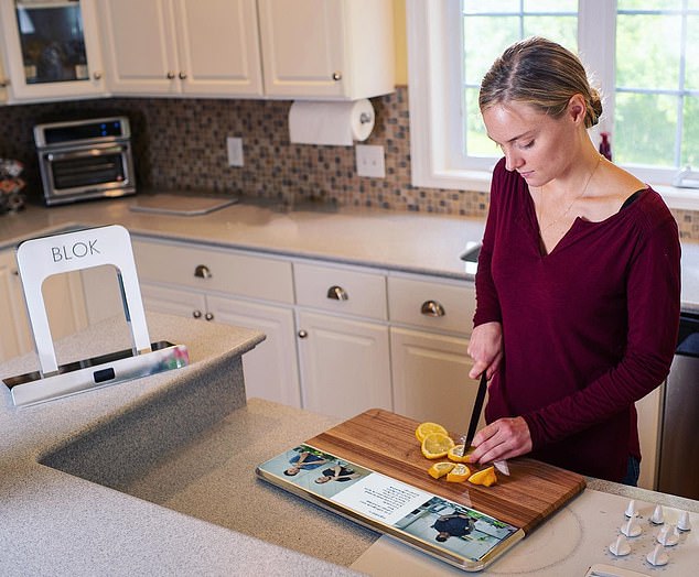 Called the Blok, the device allows wannabe cooks to connect with professional chefs who will guide them through gourmet recipes