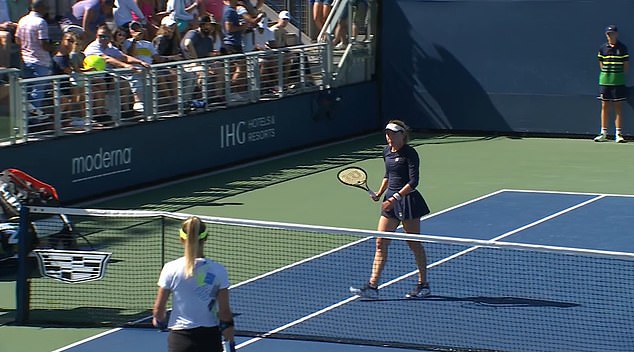 Lesia Tsurenko and Ekaterina Alexandrova do not shake hands at the end of their match