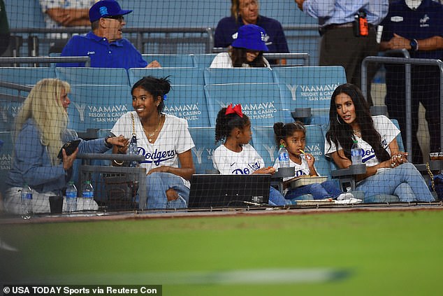 The Bryant family settles in for Friday's Dodgers vs. Braves game