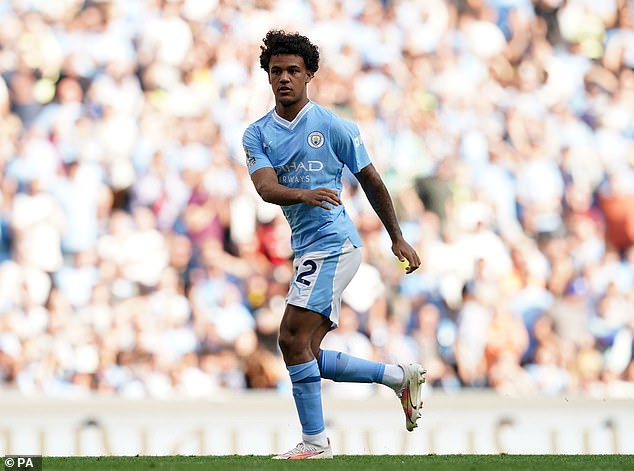 With City in a dominant position, Juanma Lillo was able to give several youngsters a few minutes, including Oscar Bobb