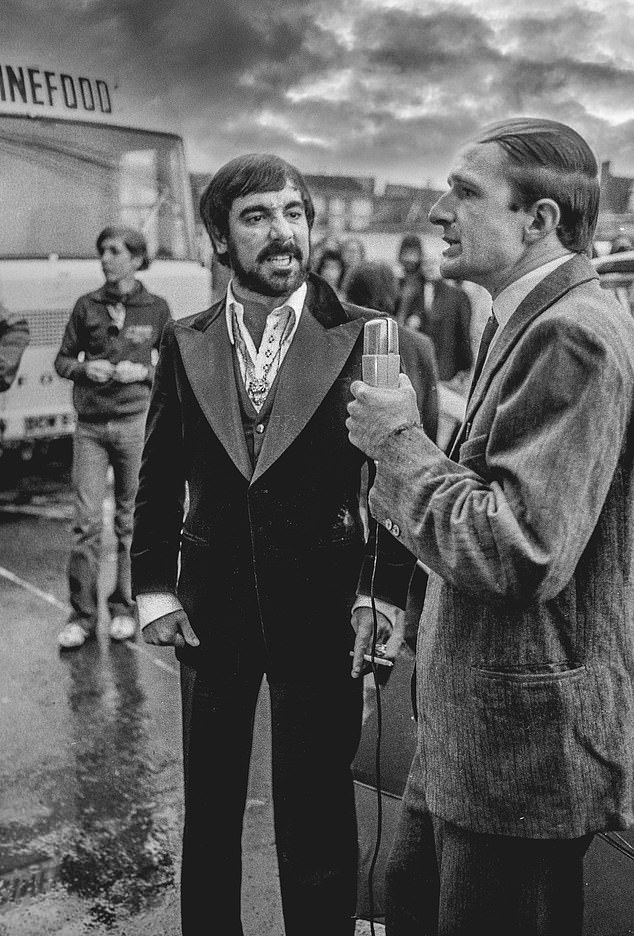 Keith is pictured talking to Gunston just before throwing a bottle of vodka over the Australian comedian's head