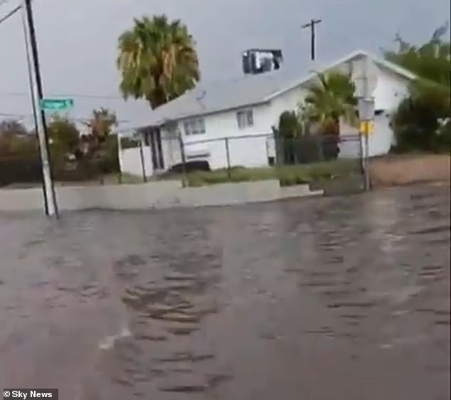 1693682346 290 Torrential rain sparks flash floods on Las Vegas Strip as