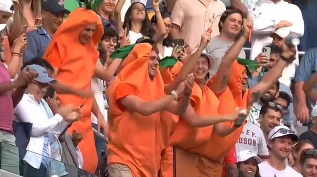 The Italian selected the five fans dressed as carrots in honor of Sinner's red hair