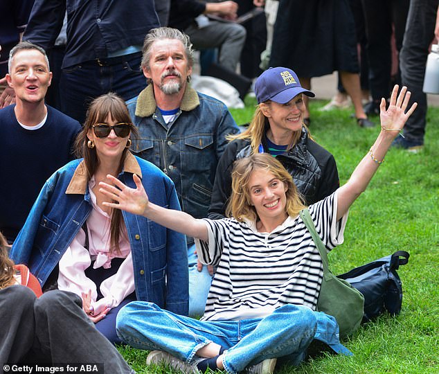 Johnson sat on the grass with Hawke, his daughter Maya Hawke and Ozark star Laura Linney