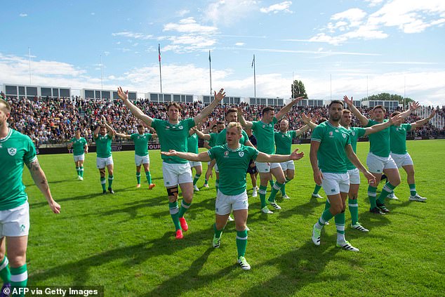 About 12,000 people showed up to attend an Ireland training session in Tours