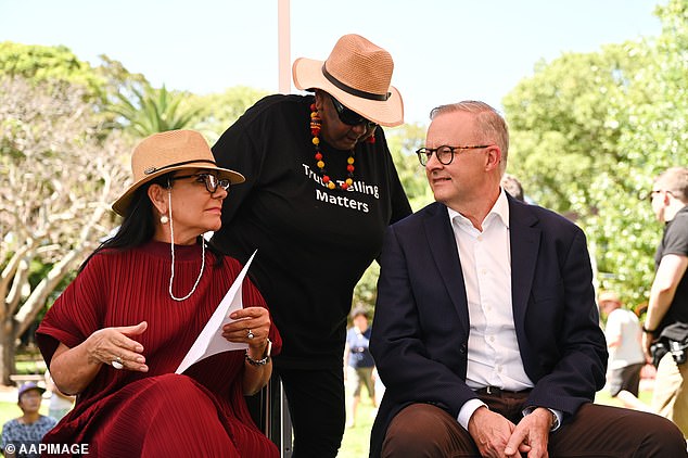 The Newspoll showed the Voice Yes campaign trailing 38 points to 53. Advocates Anthony Albanese and Indigenous Affairs Minister Linda Burney argue above