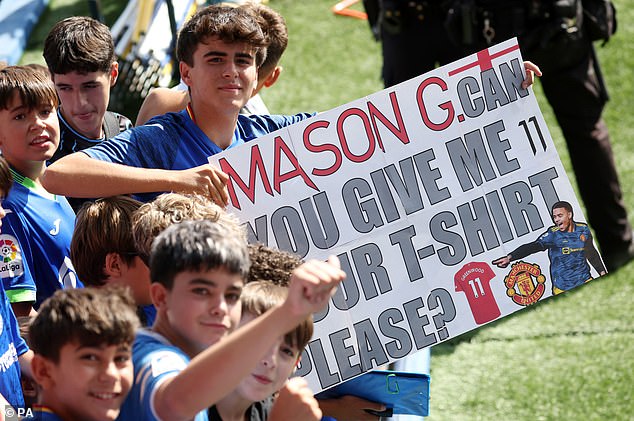 A fan held up an autograph requesting Greenwood's shirt during open practice