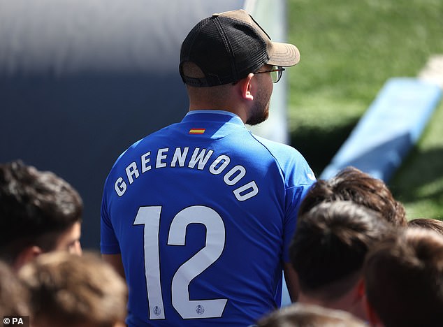 Another supporter wore the attacker's new Getafe shirt after his signing