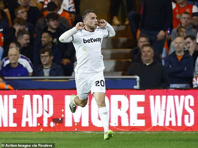 Jarrod Bowen scored the opening goal as West Ham beat Luton to climb to the top of the table