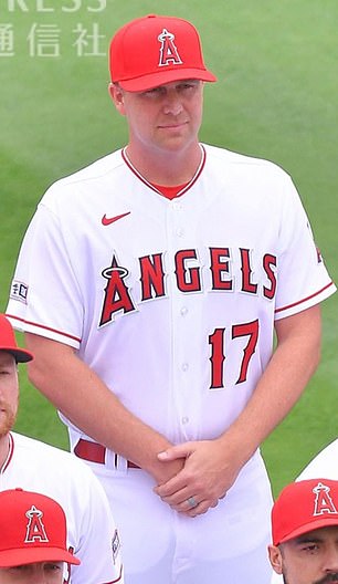 Ohtani's replacement in the team photo