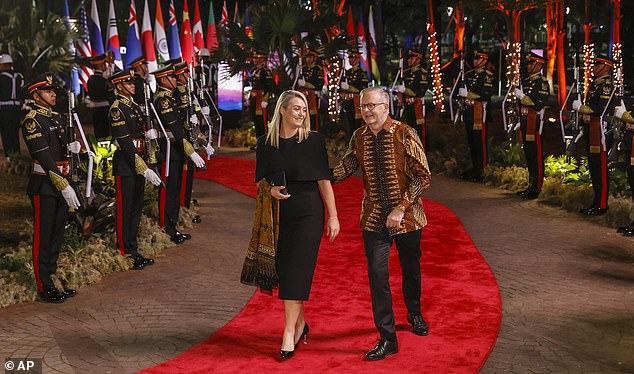 The Prime Minister put a protective arm around Mrs Haydon as they walked the red carpet