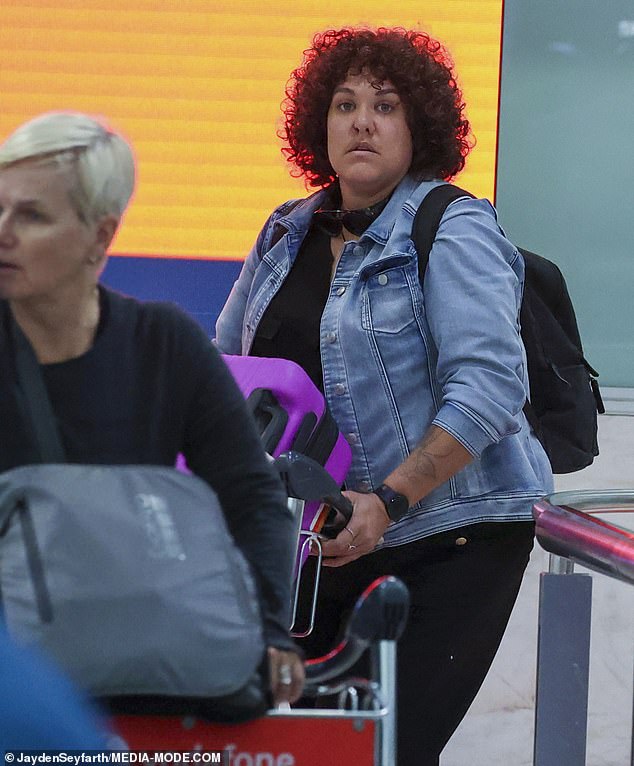 The singer was casually dressed in black jeans, a black shirt and a blue denim jacket before her flight