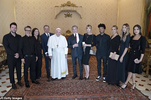 Stallone meets Pope Francis with his family