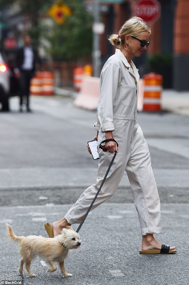 The King Kong actress looked effortlessly stylish as she paired the loose overalls with black sliders