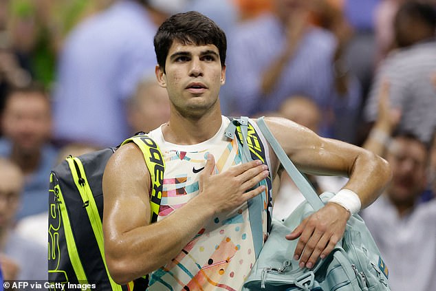 Carlos Alcaraz was eliminated in four sets by Medvedev on Friday evening in New York