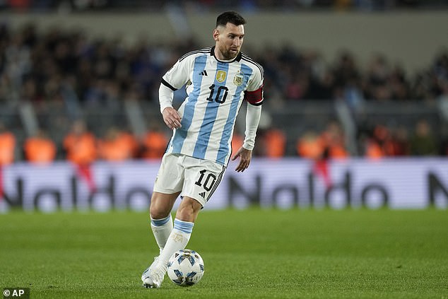 Messi controls the ball during a 2026 FIFA World Cup qualifying match against Ecuador