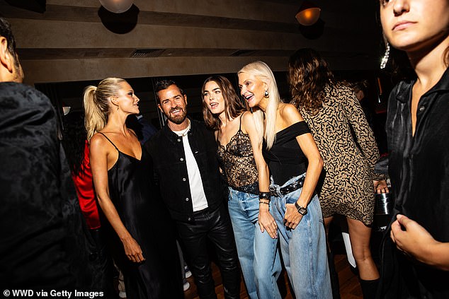 Pals: The beauty was all smiles as she chatted with actor Justin Theroux, writer Zanna Roberts Rassi and model Bambi Northwood-Blyth