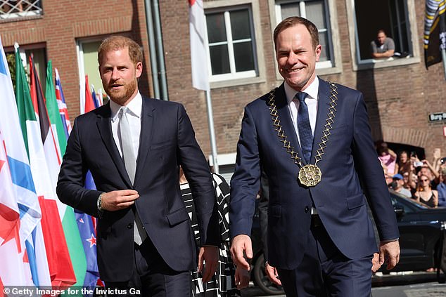 Prince Harry (photo, left) walks into the reception with Stephen Keller, Mayor of Düsseldorf (photo, right)