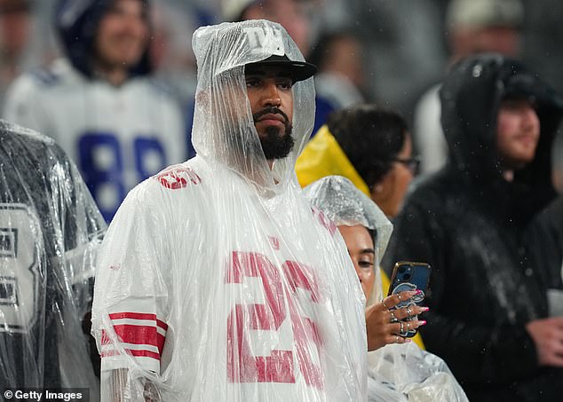 New York Giants fans react to a loss to the Dallas Cowboys at MetLife during the third quarter